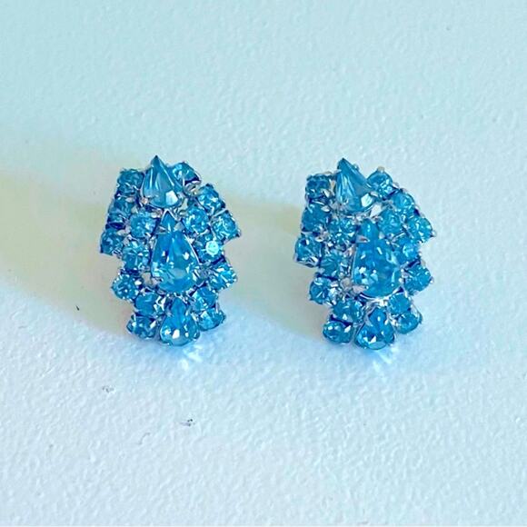 Vintage MCM 50s Blue Rhinestone Cluster Screw-Back Earrings Special Occasion - Picture 1 of 12
